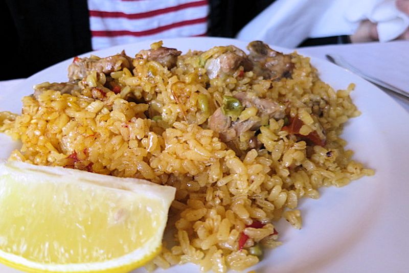 アラゴン風パエリャは肉が入ります（海がないので）