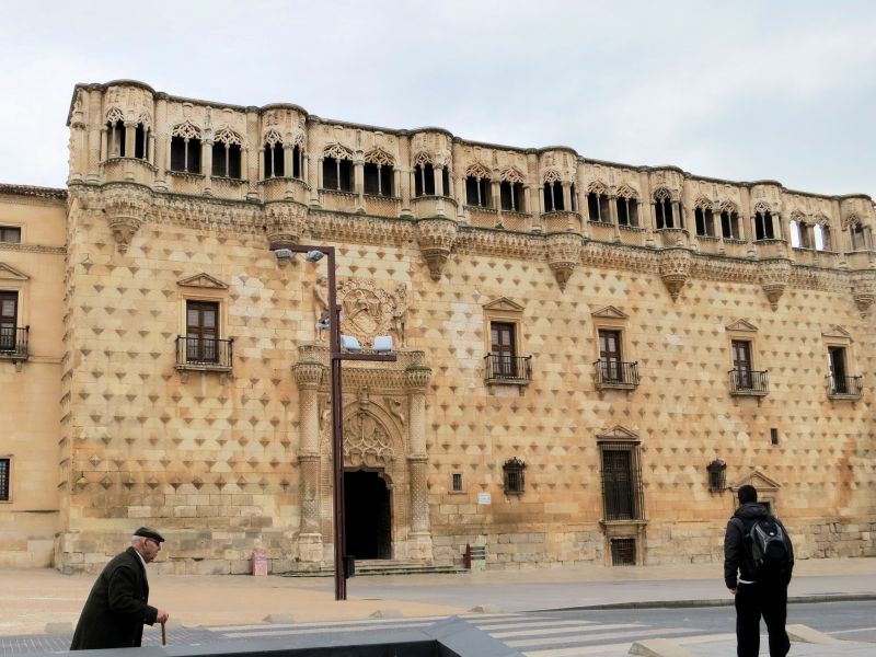 アルカラ・デ・エナーレス