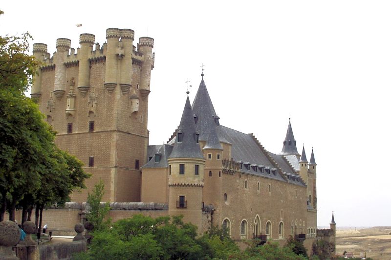 セゴビアのアルカサルはディズニー映画の白雪姫城のモデル